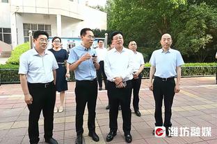 戴伟浚任意球精准找到武磊，武磊头球攻门稍稍高出